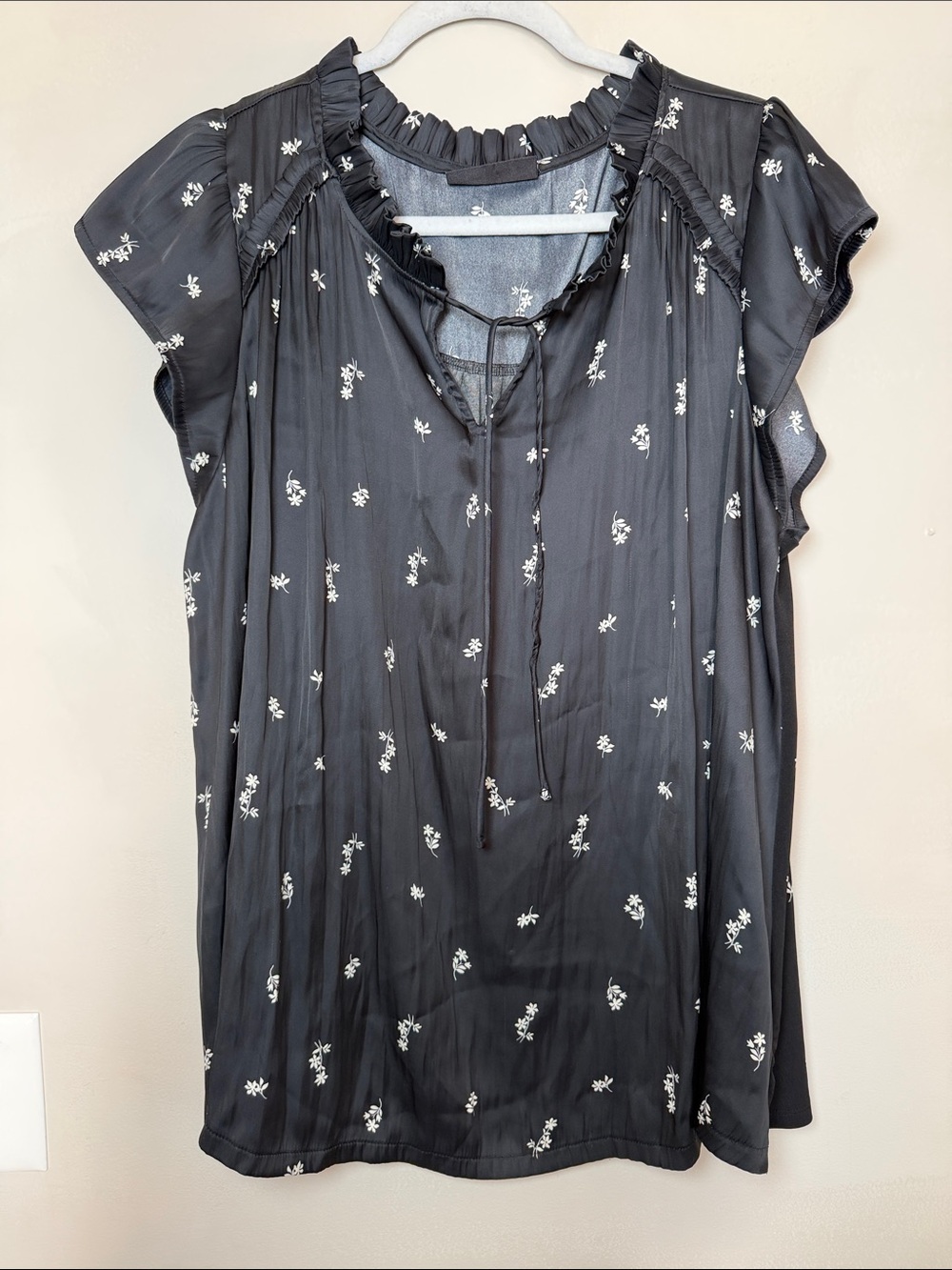Lane Bryant Black Floral Tie-Neck short sleeve Ruffle Blouse. Size 18/20